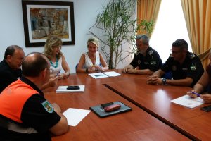 Reunión celebrada ayer entre los responsables municipales del plan de seguridad escolar.