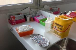 Dosis de vacunas en un centro de salud.