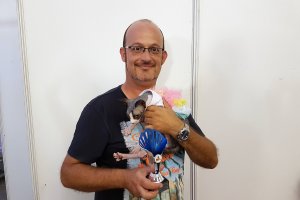 Cristóbal junto a la ganadora, Ágatha.