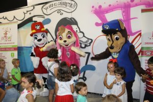 Los perritos favoritos de los niños en la fiesta celebrada ayer.