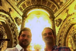 El cantante David Bisbal y el alcalde, Ramón Fernández-Pacheco, en el Santuario de la Patrona.