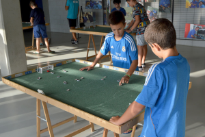 Los más pequeños disfrutando del fútbol chapas.