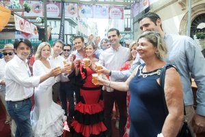 Brindis inaugural de la Feria del Mediodía de Almería.
