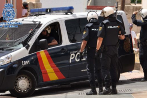 Agentes de Policía Nacional durante una intervención.