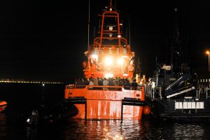Patera desviada al Puerto de Almería.