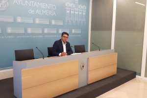 Momento de la rueda de prensa de Miguel Cazorla