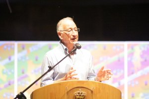 Gabriel Amat le habló feliz a los deportistas.