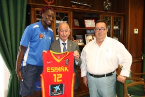 La campeona con Amat y Rubí.