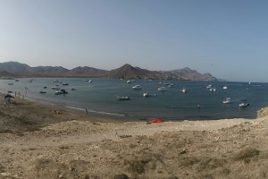 La ensenada de Genoveses es frecuentada por embarcaciones que fondean muy cerca de la playa.