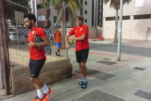 Chuli y Dubarbier, llegando al campo de la Vega de Acá.