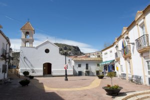 La plaza de Alcóntar es el lugar elegido para bailar y bailar durante el 17 y el 18.