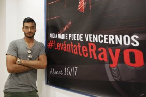 El meta argentino siente los colores del Rayo.