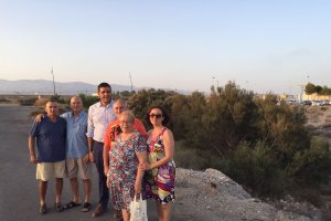 El concejal El concejal Juan José Alonso visitó los barrios de Venta Gaspar, El Alquián y Cabo de Gata.