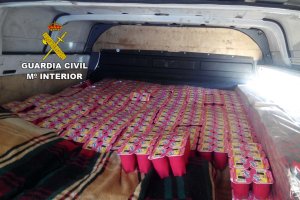 Yogures incautados por la Guardia Civil encontrados en la parte trasera de la furgoneta.