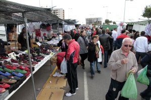 Imagen  de archivo del mercadillo  en la Vega de Acá