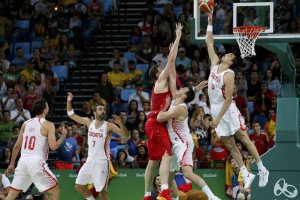 España no ha comenzado bien su camino hacia las medallas.