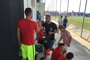 Trujillo saluda a Iago Díaz.