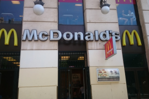 Restaurante de comida rápida en el Paseo de Almería.