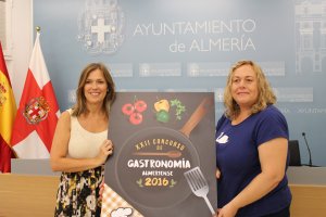 La concejala de Cultura, Ana Martínez LaBella, junto a la chef Mariela Perez Bocchio.
