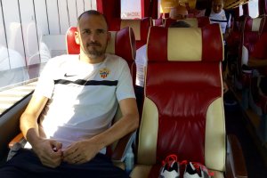 Fernando Soriano en el autobús del Almería.