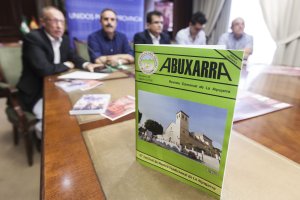 Presentación ayer del festival y del nuevo número de la revista ‘Abuxarra’.