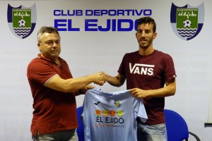 Ilusionado durante su presentación oficial.