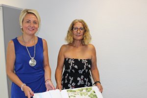 Las concejalas, con el nuevo proyecto.