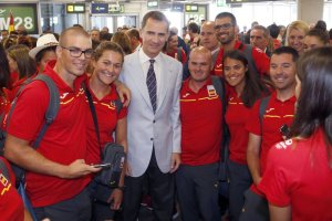 Los Reyes de España han despedido a la expedición española.