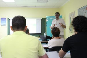 Jorge Vitores en su presentación de las herramientas para obtener financiación durante la jornada almeriense de FAECTA.
