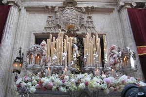 La soledad saliendo del templo de Santiago.