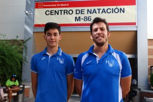 El nadador ejidense con su entrenador José Antonio Romacho.