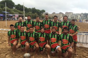 Los chicos del URA con la camiseta sandía.