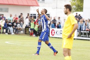 Morillas de amarillo ante la celebración de Deyverson.