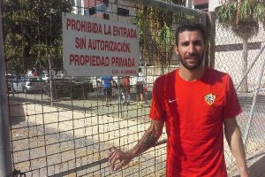 Cuéllar en un entrenamiento con el Almería.