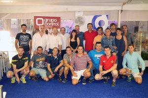 Foto de familia con todos los participantes el día de la clausura.