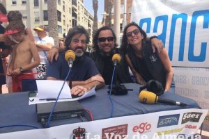 Programa "Hoy por Hoy Almería" desde la playa de San Miguel