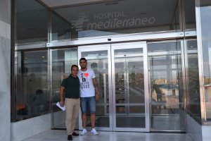 Fran Vélez y Dr. Berenguel entrando a HLA Mediterráneo.