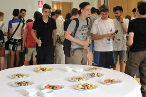 Los participantes en la recepción oficial.
