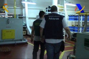 Buque turco durante el registro en la operación.