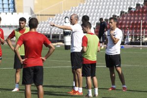 Fernando Soriano dando instrucciones al grupo.