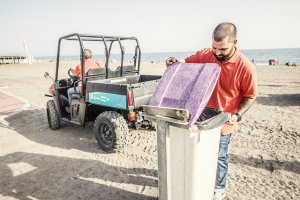 El trabajo de Acciona-Grupo Generala es fundamental para mantener las playas limpias.