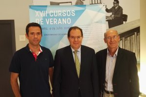 Francisco Armedo con los directores del Curso de Verano