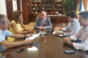 Firma del contrato de obras.