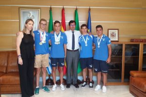 El Alcalde de El Ejido ha recibido al gran campeón.