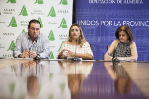 La diputada de Agricultura con responsables de Asaja
