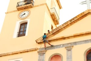 Miembros de Berjanatura suspendidos de la Anunciación, en fotos cedida po la asociación Arcyr Berja.