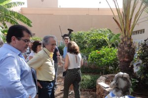 Una escultura en el patio de El Acebuche.