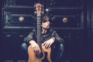 Lino Suricato es el proyecto de Ángel Hernández.