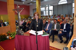 Lourdes Ramos, en el momento de jurar su cargo como alcaldesa