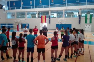 Pascual saurín en la charla táctica.